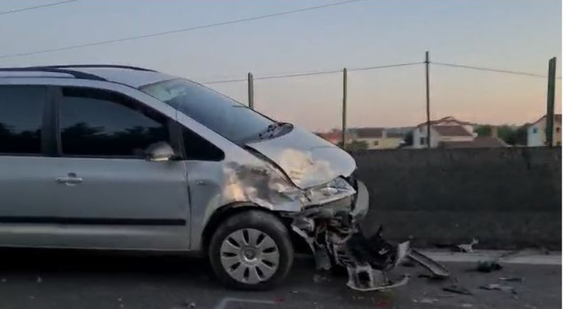 Aksident në autostradën Tiranë-Durrës, përplasen 4 makina (VIDEO)