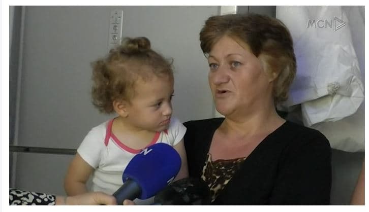 Dy vite brenda banesës që u rrezikon jetën (VIDEO)