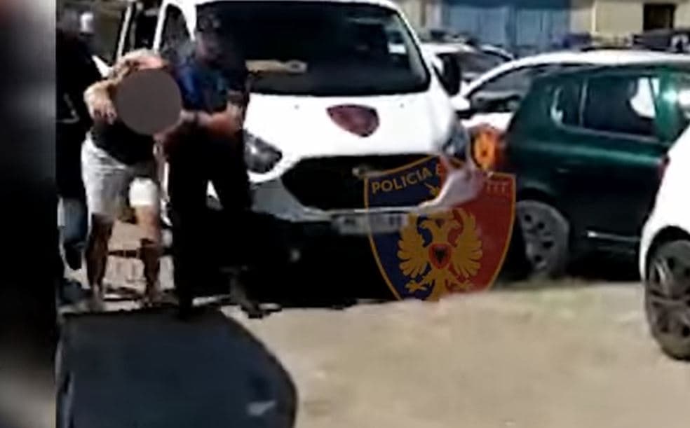 Video/ Me 6 kg kanabis dhe armë me vete, arrestohet i riu durrsak