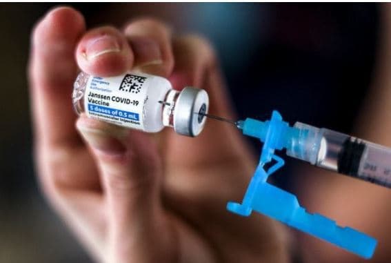 Franca rekomandon një dozë të dytë Pfizer ose Moderna për të vaksinuarit me Johnson