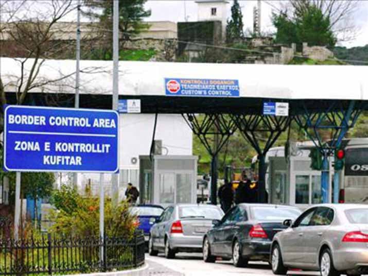 Tentoi të hyjë në Shqipëri me dokumente të falsifikuara, arrestohet 25-vjeçari italian