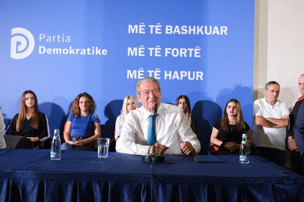 Ndalesa e radhës në Durrës, Berisha thirrje demokratëve: Vetëm të bashkuar fitojmë