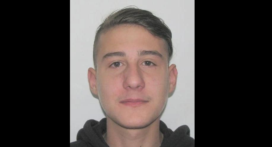 I rrethuar nga forca të shumta policie, 21-vjeçari tenton vetëvrasjen (VIDEO)