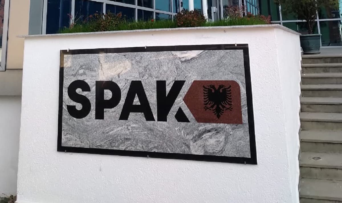 Zbardhet skema, punonjësi i Këshillit të Qarkut do të punësonte qytetarin si mësues