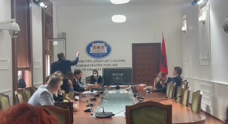 Mblidhen sot disa komisione parlamentare, PD: Do të jemi fizikisht