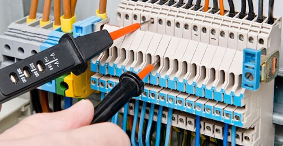 Ra nga lartësia teksa punonte, ndërron jetë elektriçisti në Rrogozhinë