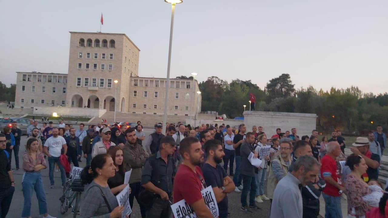 Qytetarët protestojnë kundër vaksinimit të detyruar (FOTO)