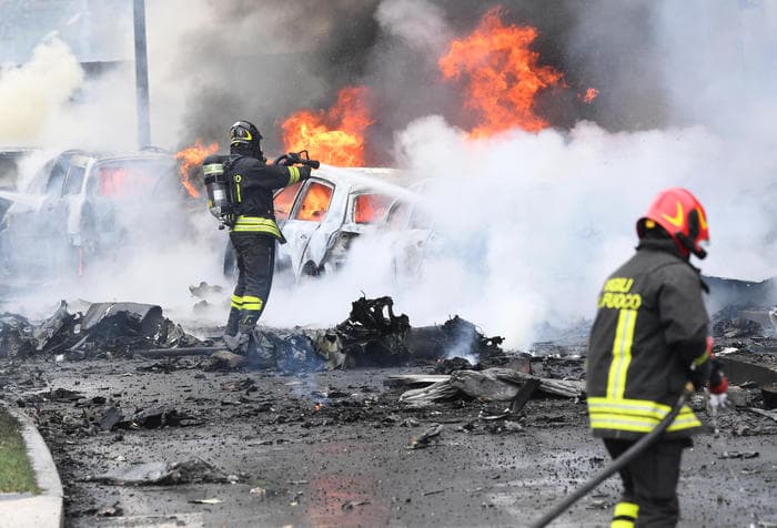 Bie një avion në Milano, 8 viktima