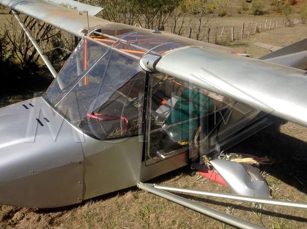 Një avion rrëzohet në Vërmosh (FOTO)