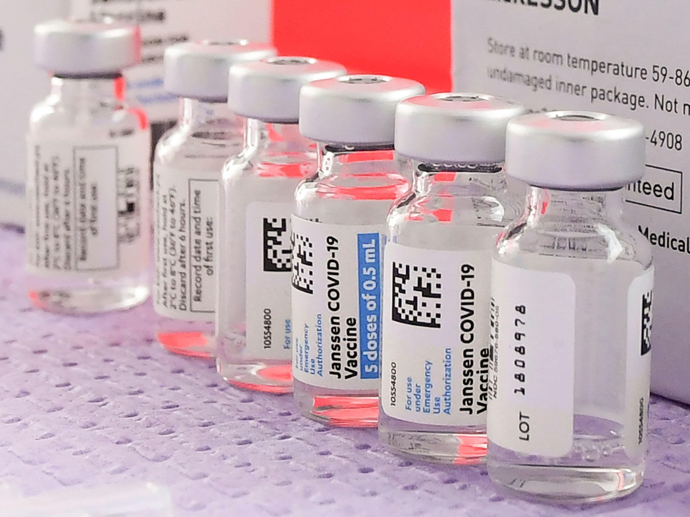 J&J kërkon autorizimin e FDA-së për aplikimin e dozës përforcuese