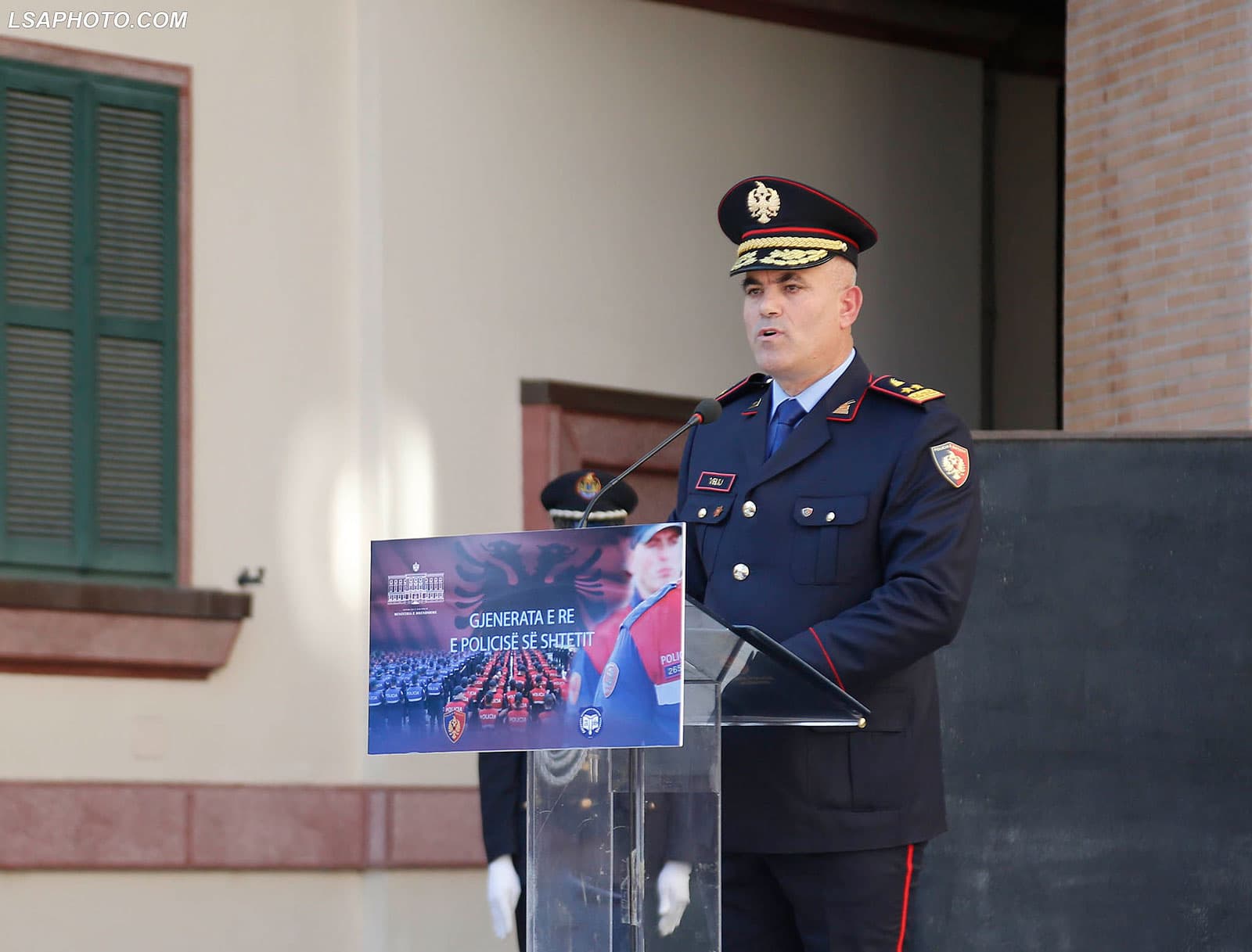 Lirohet nga detyra drejtori i Policisë së Shtetit, Ardi Veliu