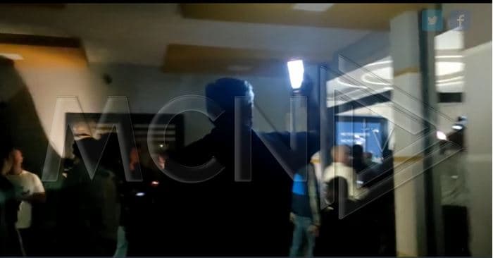 Fiken dritat gjatë takimit të Berishës me demokratët e Gjirokastrës (VIDEO)