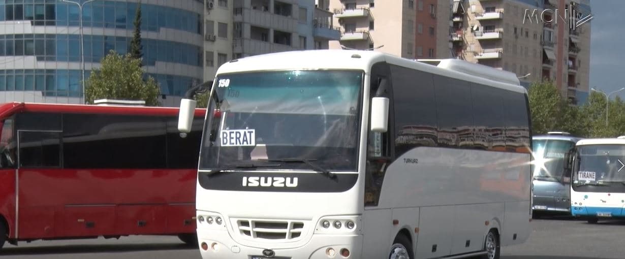 Shtrenjtimi i naftës, risk për ndryshimin e çmimit të biletës (VIDEO)