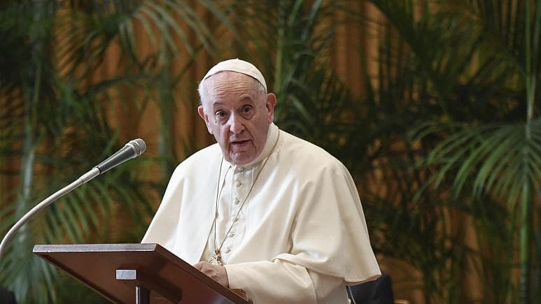 Papa Françesku i turpëruar për skandalin e abuzimit seksual të Kishës Katolike Franceze