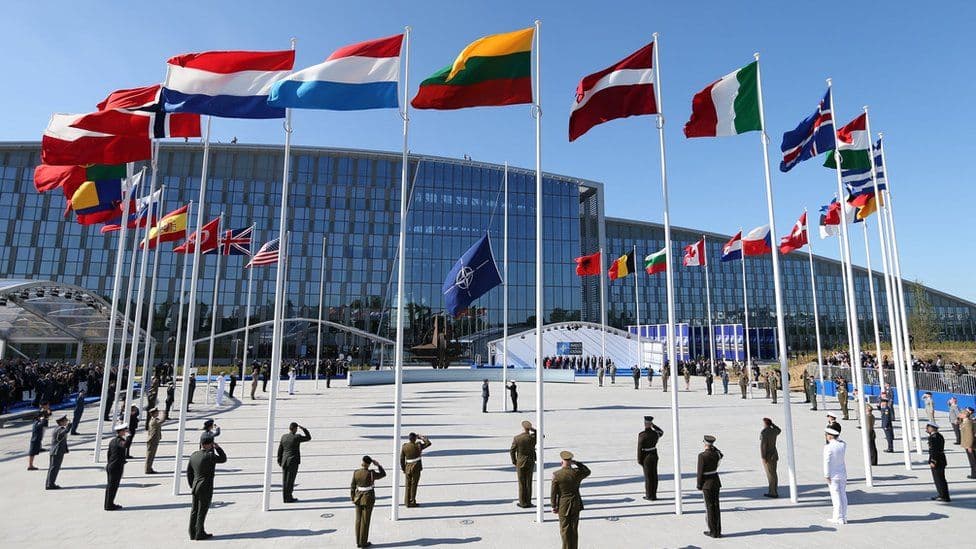 NATO dëbon tetë diplomatë rusë