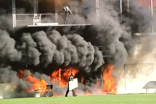 Nesër luajnë me Anglinë, stadiumi i Andorrës përfshihet nga flakët (VIDEO)