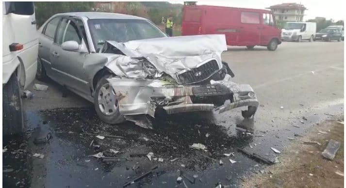 Aksident në Berat, plagosen 4 anëtarë të së njëjtës familje