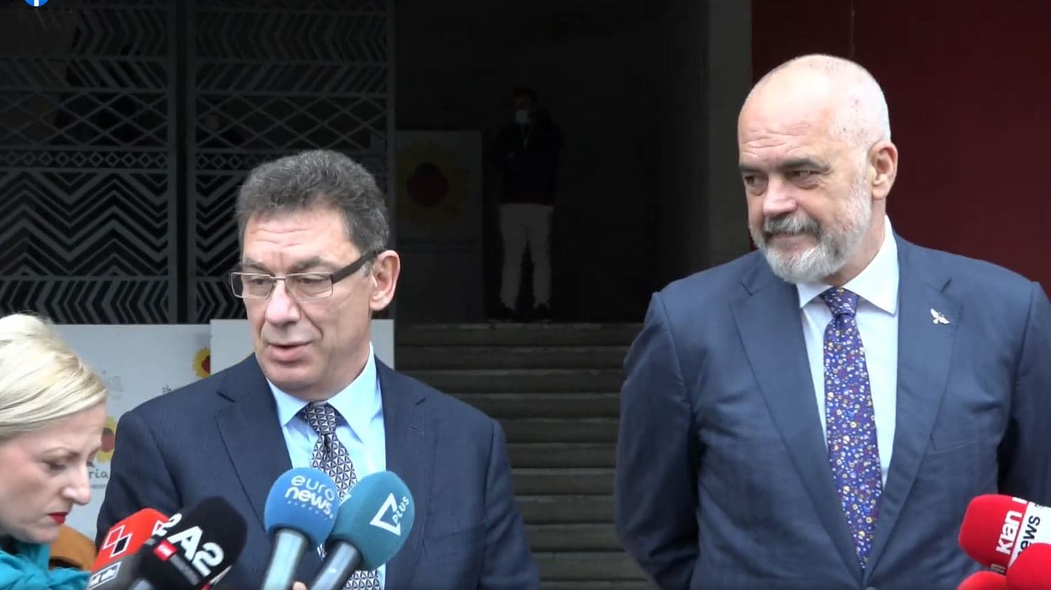     Drejtori Ekzekutiv i Pfizer, Burla në Tiranë/ Rama: Na hapi derën në momentin më të vështirë