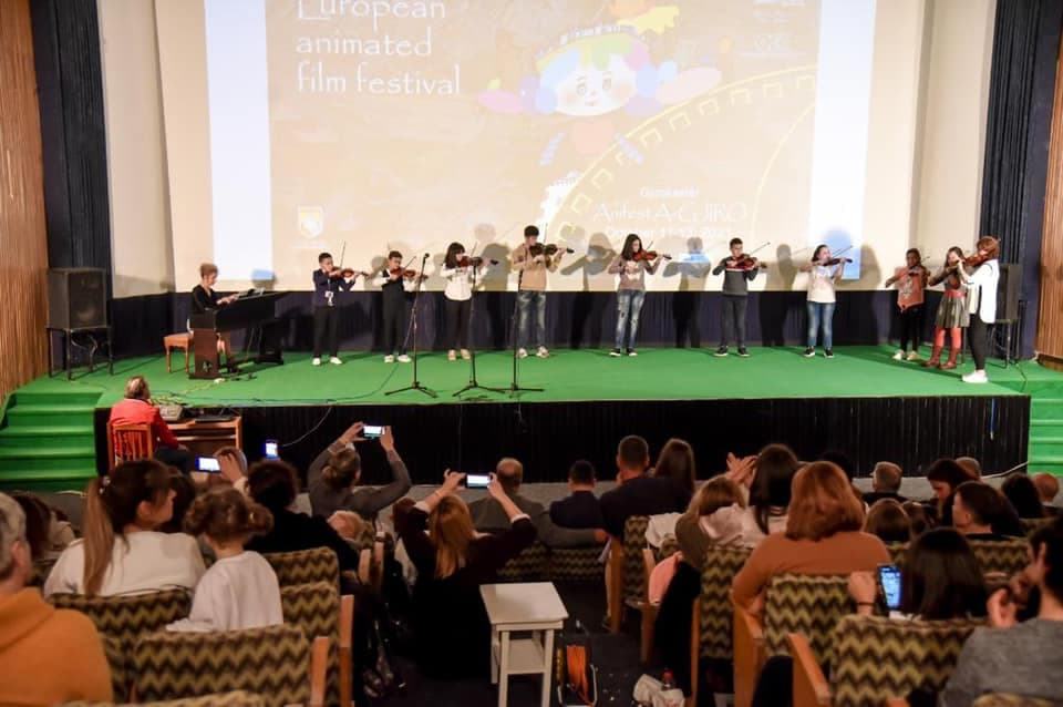 Çel siparin Festivali i Filmit Ndërkombëtar për Fëmijë në Gjirokastër
