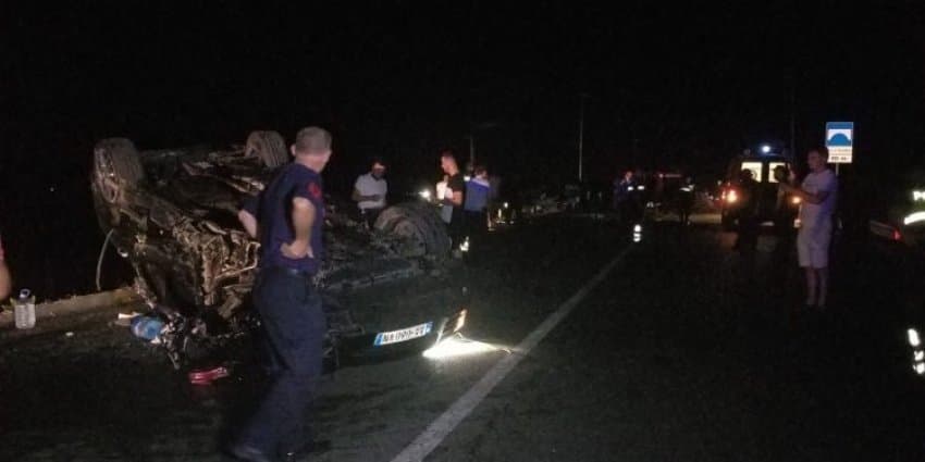 Makina përplaset me motorrin, plagoset një person
