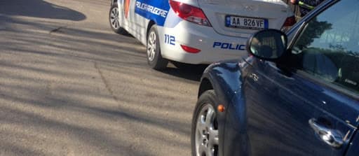 Makina përplas të moshuarën në Durrës, përfundon në spital
