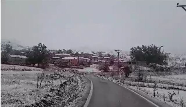 Video/ Nisin reshjet e para të dëborës në Qarkun e Korçës
