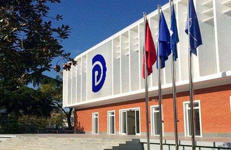PD padit zyrtarët e OSHEE-së (VIDEO)