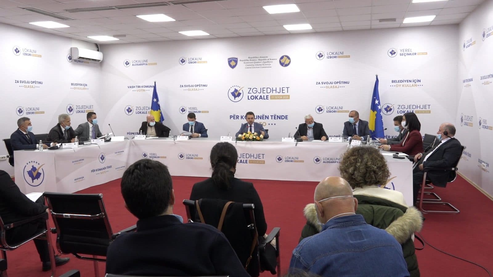       Zgjedhjet në Kosovë/ KQZ: Deri në mesditë kanë votuar mbi 8% e qytetarëve