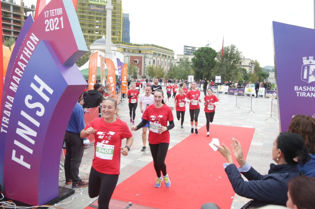  Maratona e vrapimit paralizon Tiranën (VIDEO)