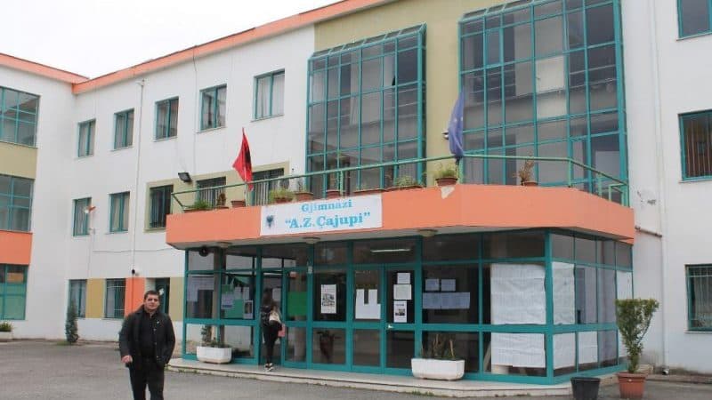 Sherri mes dy mësueseve tek “Çajupi”, shkarkohet drejtoresha e gjimnazit