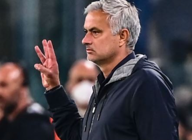 Roma u mposht, por Mourinho provokon tifozët e Juves me Interin
