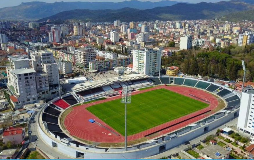 Në “Elbasan Arena” po bëhet rregullimi i tapetit, zbulohet ku do të luhet Kukësi-Vllaznia