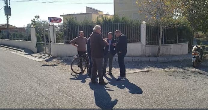  Fshati turistik pa drita/ Banorët e Velipojës në protestë: Rrjeti është i amortizuar (VIDEO)