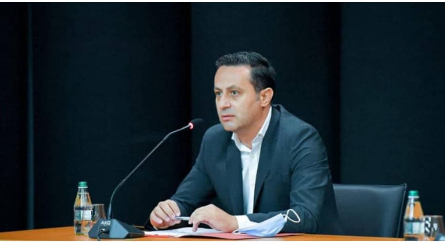 Ceno Klosi zëvendëson Delina Ibrahimaj, emërohet në krye të Tatimeve
