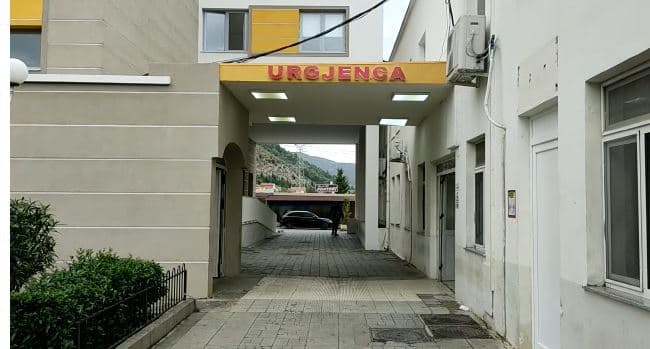 Sherr mes bashkëjetuesve afganë në Shëngjin, gruaja plagos me thikë 33-vjeçarin