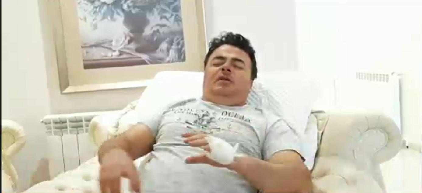 10 persona i grabisin paratë dhe dhunojnë biznesmenin Nazmi Çangu në Nikël (VIDEO)