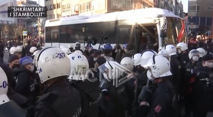 Politika turke, Pamuk: Nuk ka demokraci pa fjalën e lirë (VIDEO)