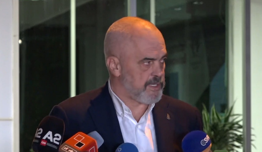 Rama mbledh 12 drejtuesit e qarqeve, tregon çfarë diskutuan