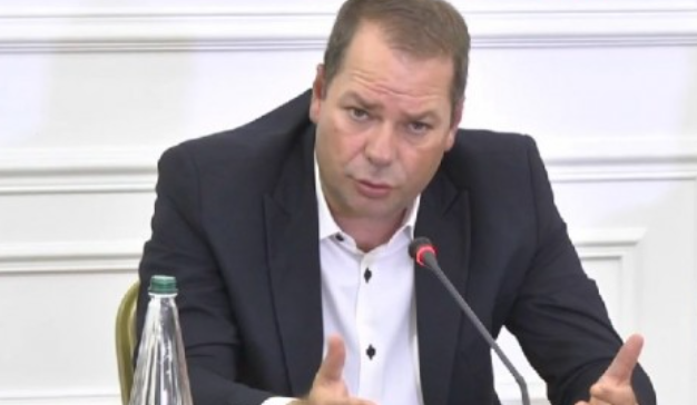 Ish-anëtari i Këshillit Kombëtar Edvin Kulluri shpall kandidaturën për kryetar të PD-së