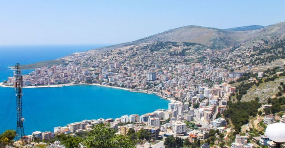 E rëndë në Sarandë, 63-vjeçari rrëzohet nga kati i 15-të