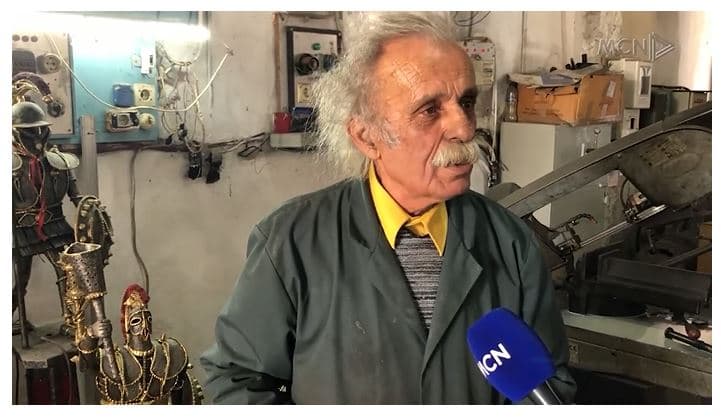 59 vite punë artistike me hekur, historia e artizanit nga Vlora që i ngjan Ajnshajnit (VIDEO)