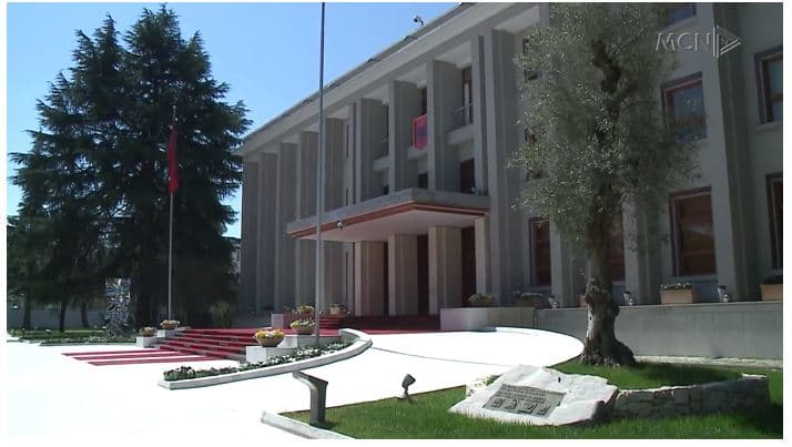 Heshtja e Metës ndaj akuzave të Bashës, Kryemadhi konfirmon ndarjen e rrugëve mes LSI e PD (VIDEO)