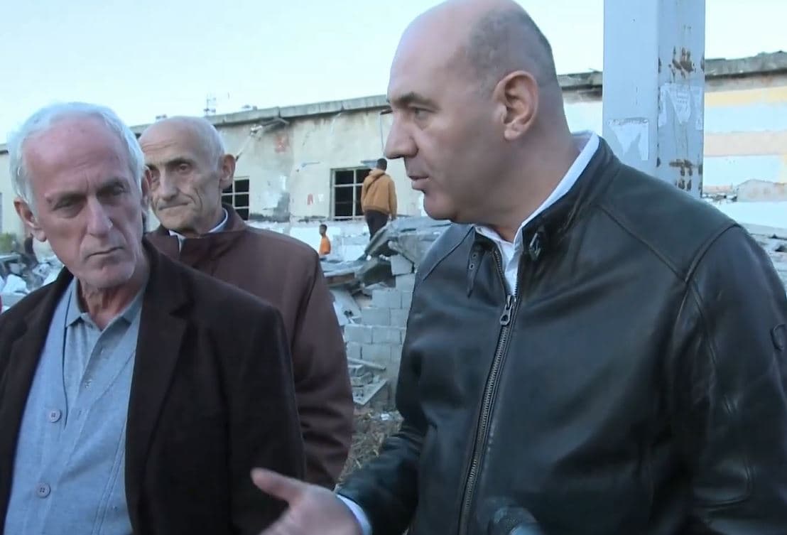 Shembjet tek “5 Maji”, Rushaj me banorët: Qeveria po tallet, duhet dëmshpërblim për pronën