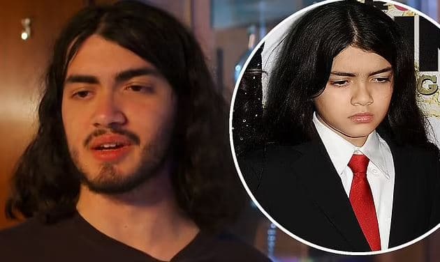 Djali i Michael Jackson shfaqet si rrallë herë në publik (VIDEO)