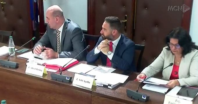 Debat për shpenzimet e administratës/ Deputetët e opozitës akuza qeverisë për reduktim të fondeve për pensionet