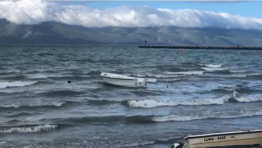  Moti i keq, pezullohet lundrimi i mjeteve të vogla në portin e Vlorës