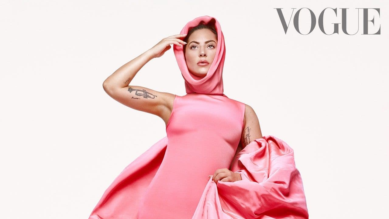 Lady Gaga pozon nudo për British Vogue (FOTO)