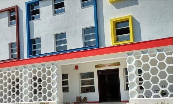 Infektohen me Covid 20 nxënës, mbyllet një klasë në gjimnazin e Këlcyrës