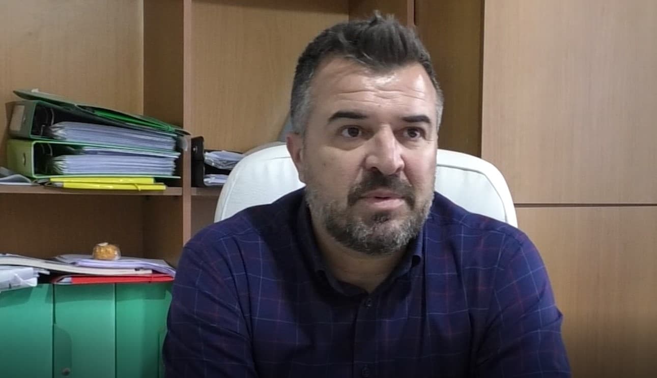 Rriten rastet me Covid në Gjirokastër, shfaqet vatër e re në shkollën e Dervicianit