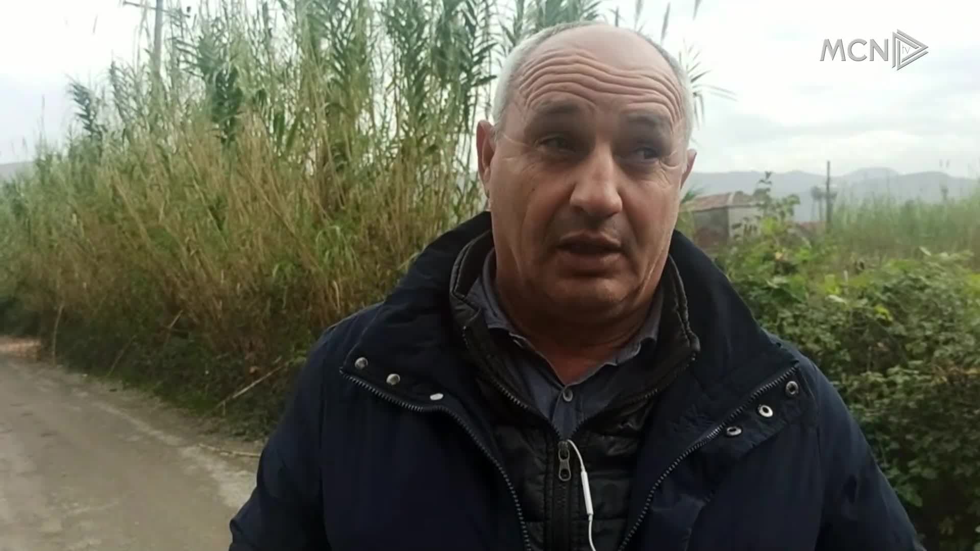 Rruga që lidh dy fshatra e lënë në harresë (VIDEO)